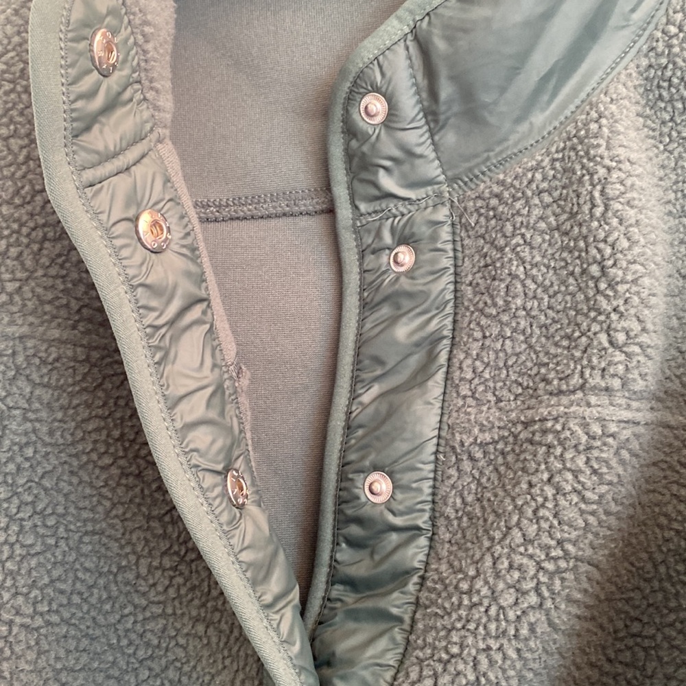 Green button up jacket - Picture 4 of 8